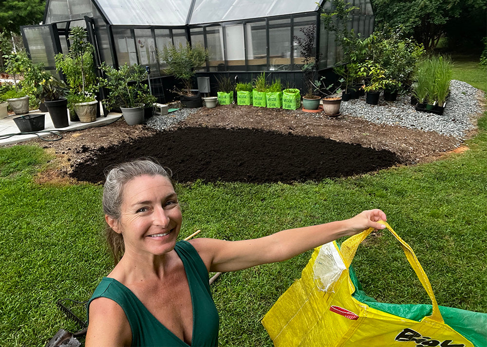 How Does Compost Improve Dirt in a Vegetable Garden?