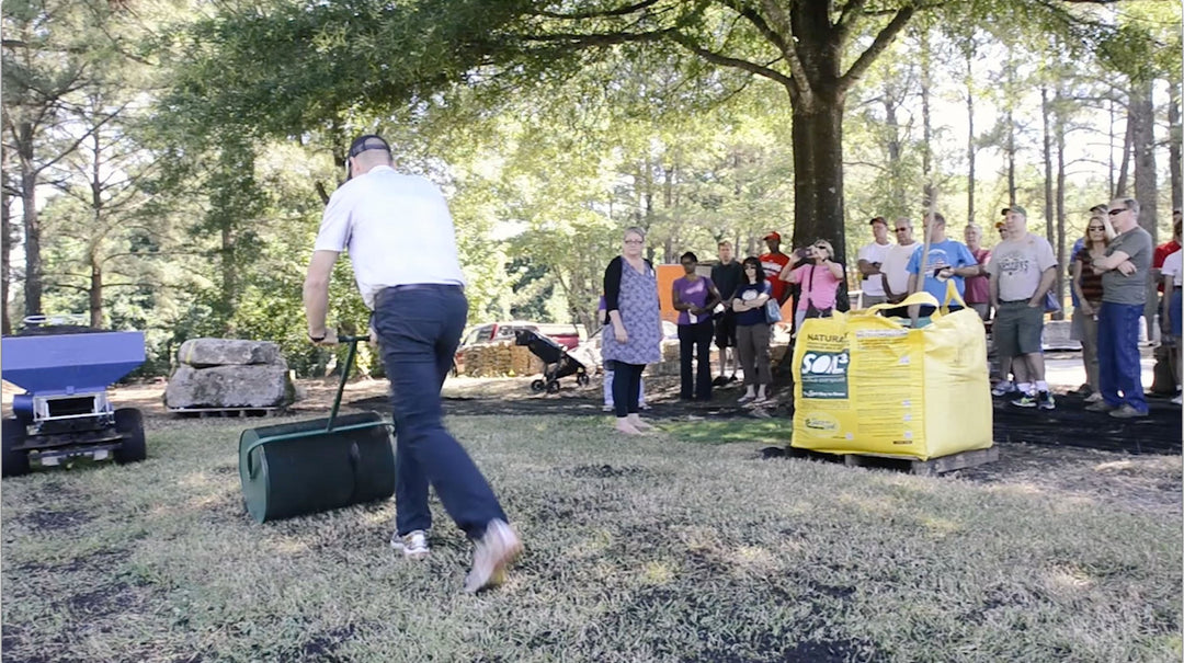 Choosing the right compost spreader for natural fertilization [Video]